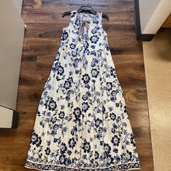 Brand New Woman’s Max Studio brand White and Blue Floral Maxi Dress Up For Sale 