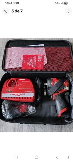 BRAND NEW MILWAUKEE 2962-21  M12 3/8" FUEL STUBBY IMPACT DRIVER KIT
