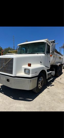 Volvo heavy duty truck