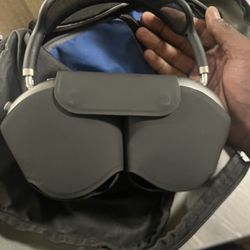 Apple AirPod Maxes 