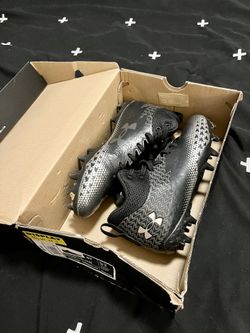 Kids Under Armour Soccer Cleats - Size 4Y