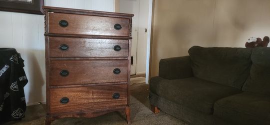 4-draw dresser