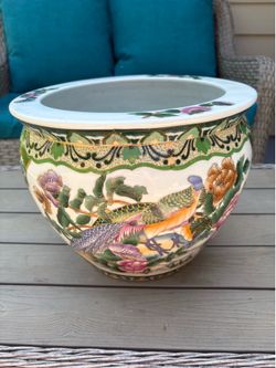 Vintage porcelain Chinese pot