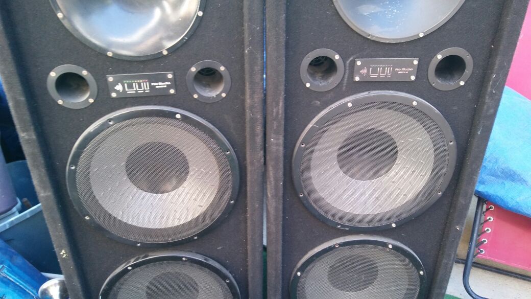 Pro studio mach 2 speaker 4 15" monster subs 2 12" horn