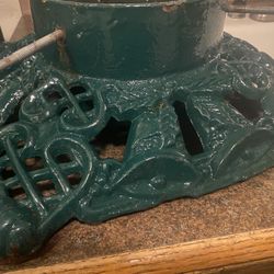 Old Victorian Style Cast Iron Tree Stand
