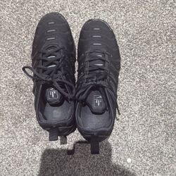 nike black vapormaxes size 9