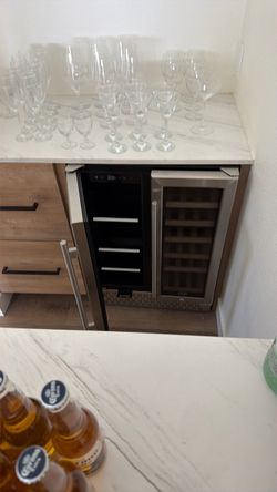 Wine refrigerator excellent