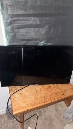 Roku tv ONN Flatscreen TV (NEW)