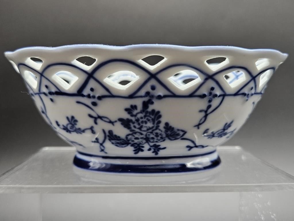Bristol House B&W Porcelain Bowl, Lattice Edge
