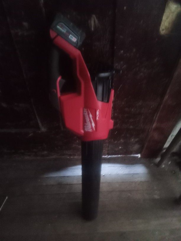 Milwaukee Leaf Blower