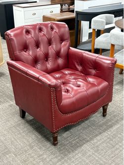 Luxurious Vintage Burgundy Leather Tufted Accent Chair / Chesterfield Armchair （Red）  💰100$