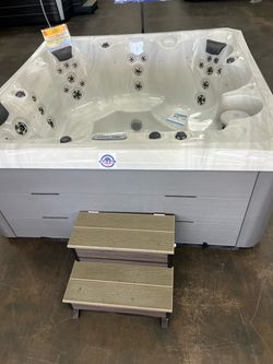 Beautiful Spa – Delivery & Setup Available
