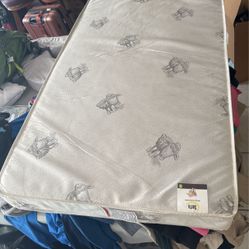 Toddlers Bed And Stand 