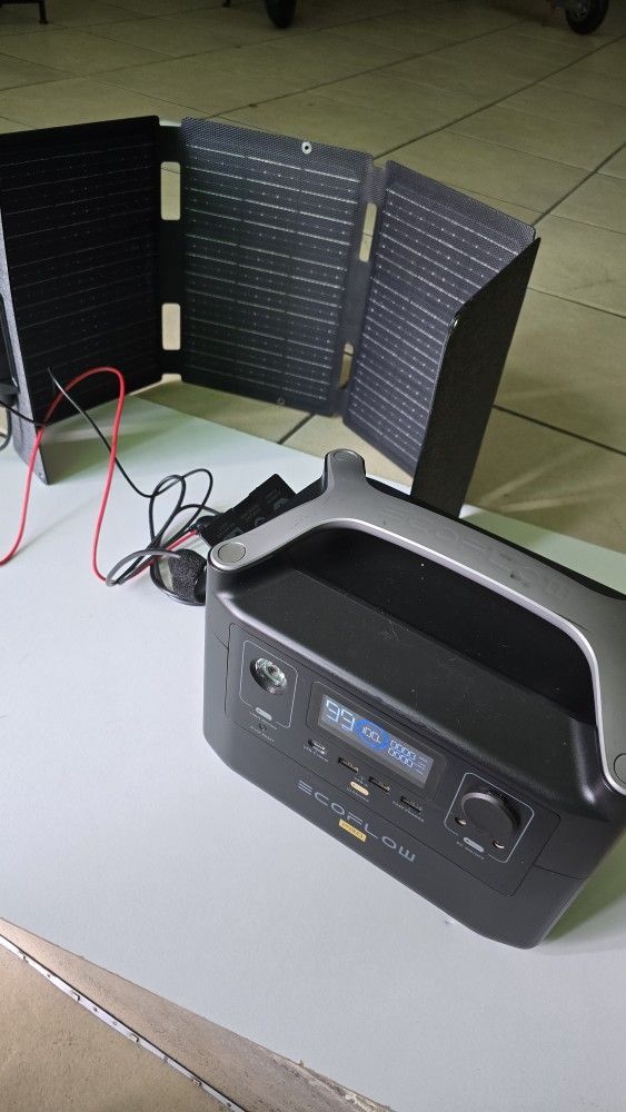 ECOFLOW RIVER PRO PORTABLE POWER STATION 720WATTS.+-- 45solar panel New.
--Power cord.
PICK UP AVAILABLE.