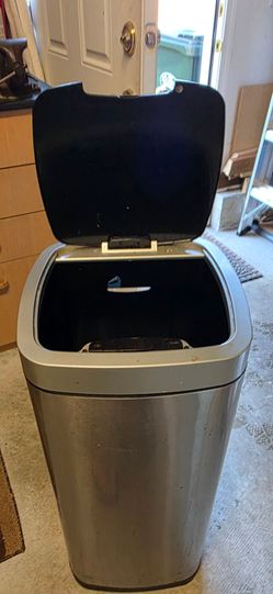 Stainless  steel simple human trash can with automatic lid