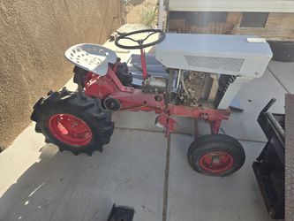 Small Tractor, Wisconsin Robins