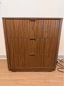 Mopio 3 drawer dresser (make me an offer!)