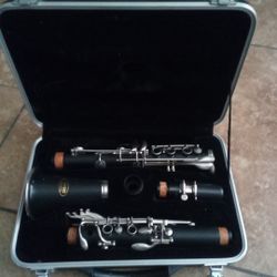 🚨URGENT!! CLARINET SIMBA CL-106 + CASE & NEW REED- MUST GO BY MAY 3RD 120.00 (OBO)