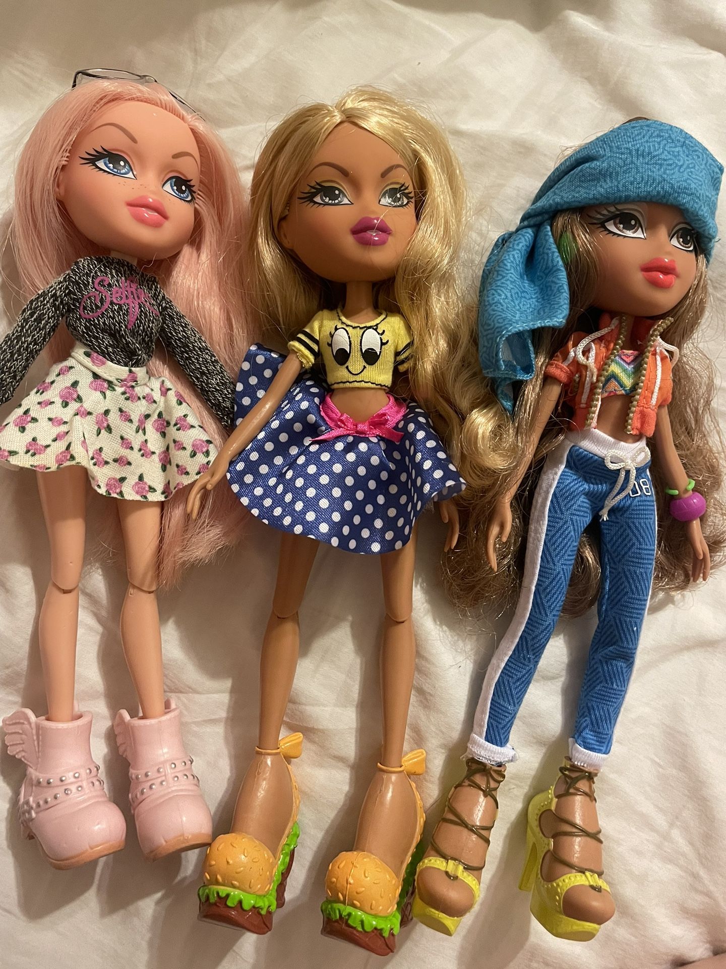 Bratz Doll Lot With Accessories 