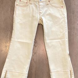 NWOT cream colored Levi’s Low Slouch Capri Jeans.  