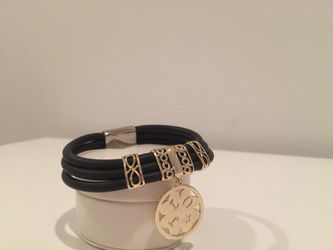 Leather bracelet with gold plated dangle - Medium