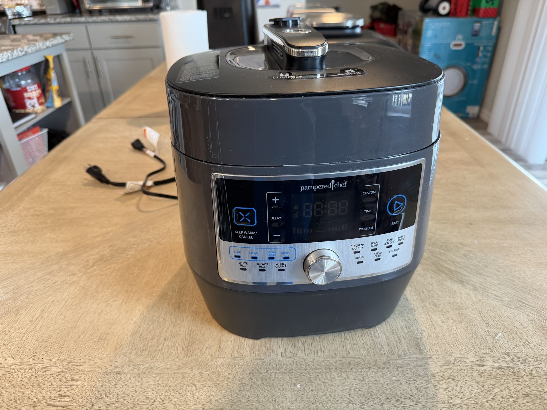 Pampered Chef Quick Cooker w/ accessories