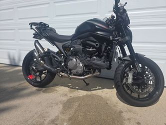 2022 Ducati Monster plus