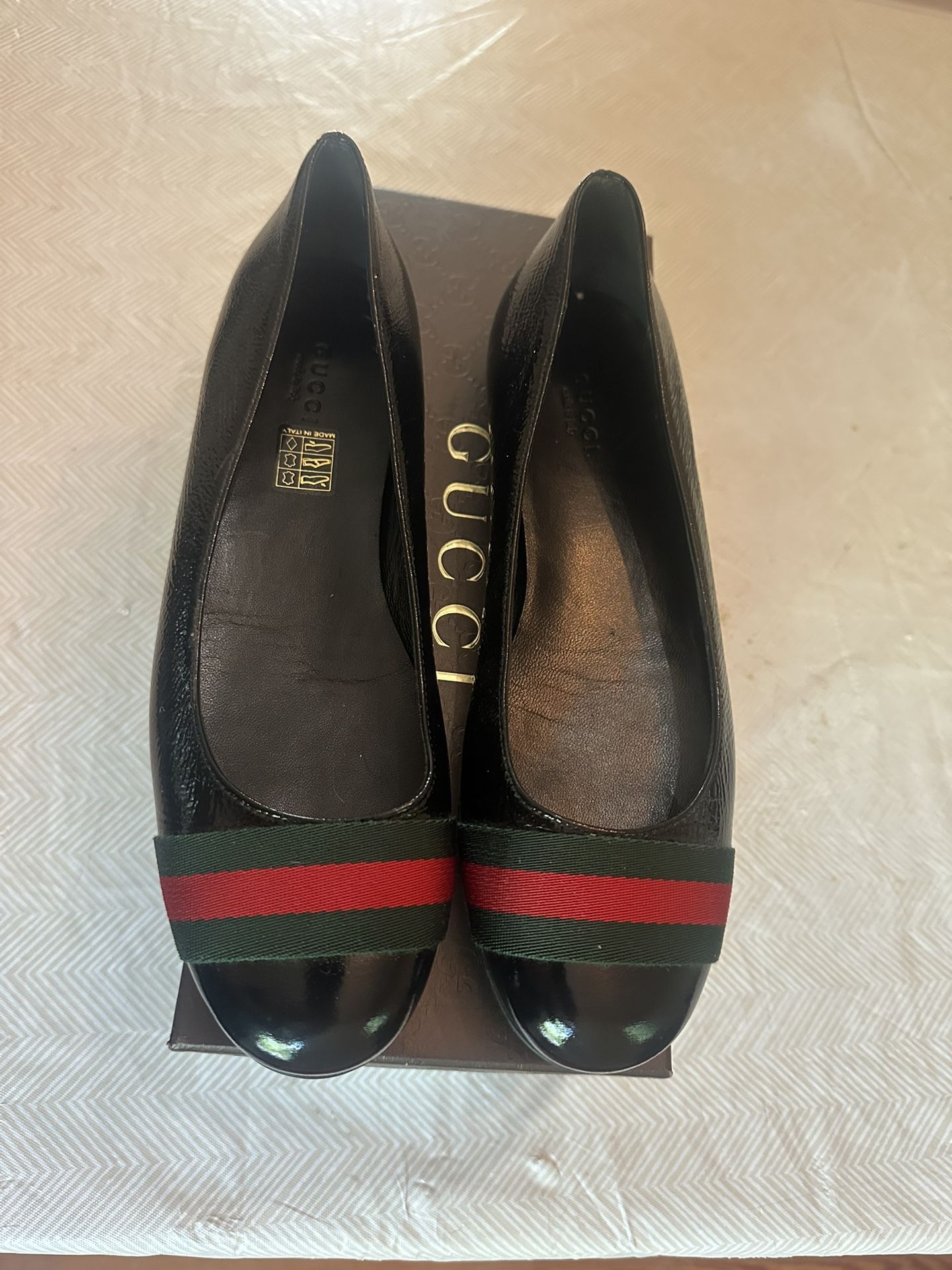 New In Box Gucci flats (SZ 38 Or 8)