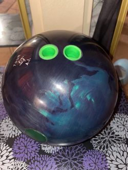 IQ AI (green) no thumb bowling ball