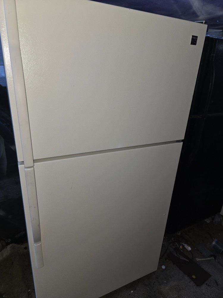 Whirlpool Fridge Apt Size 33 By 66 High Works Excellent 