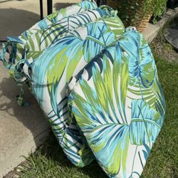 Outdoor 4 Cushions 