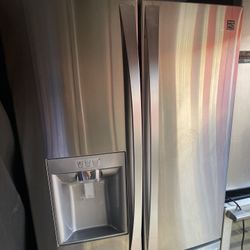 Refrigerator Kenmore Elite 