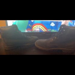Black timberlands SIZE 5.5 in boys