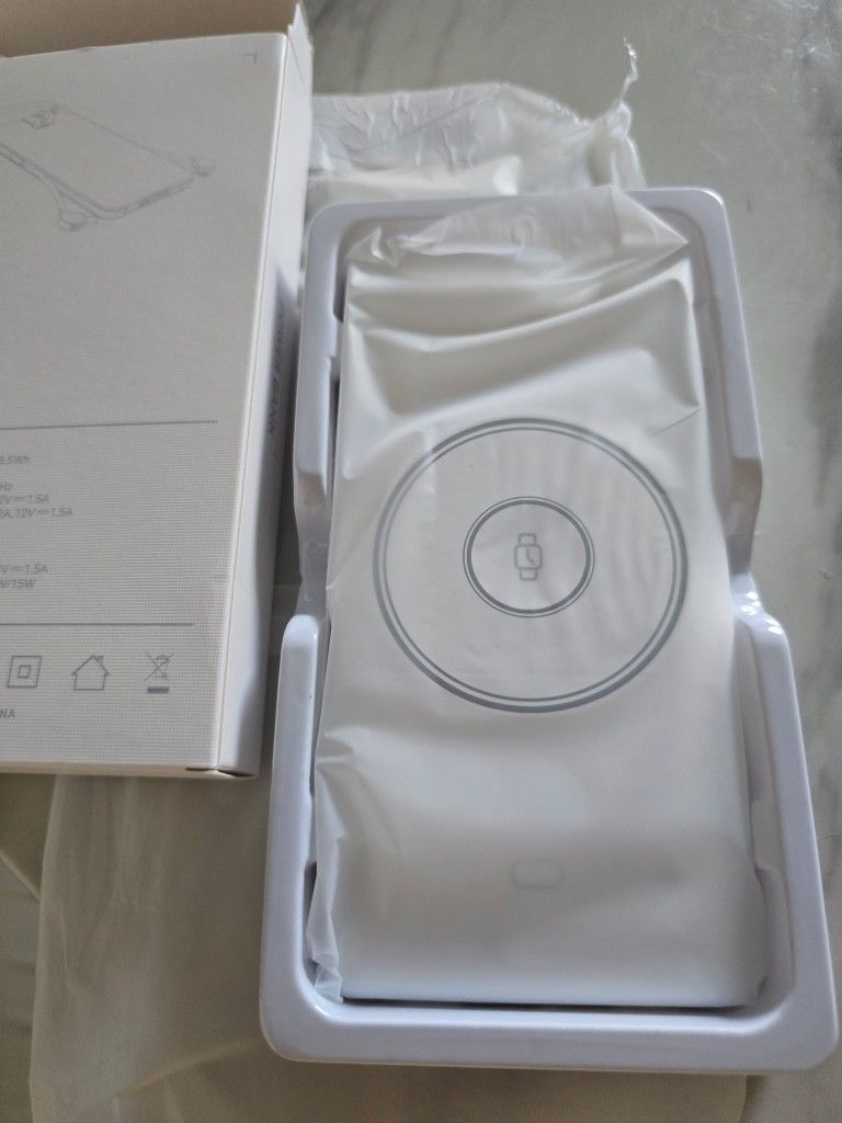 Portable Charger For iPhone , Samsung And Watch