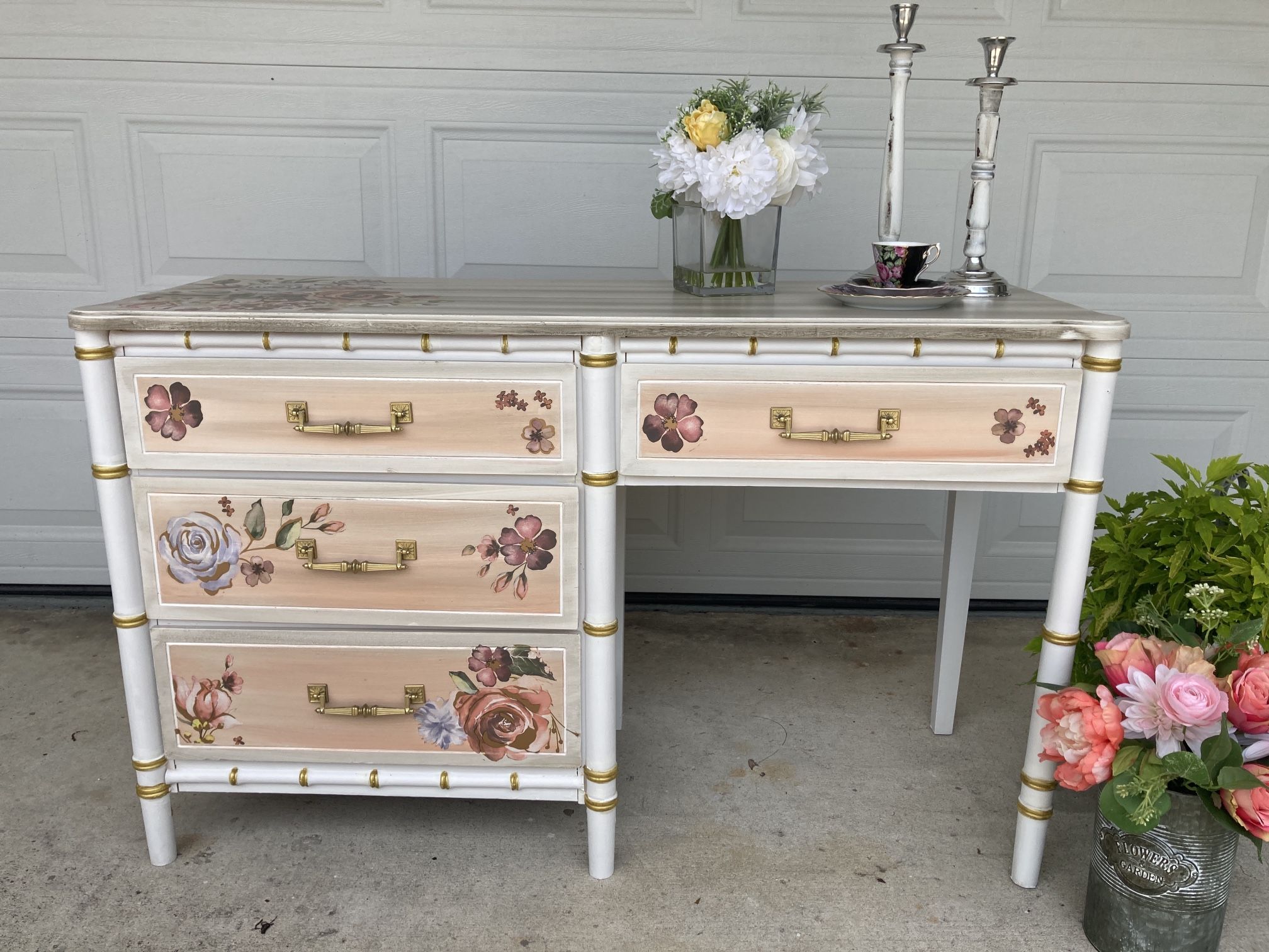 Beautiful Desk White Peach Floral