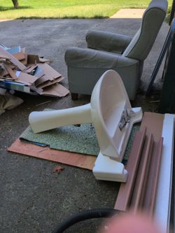 Free pedestal sink