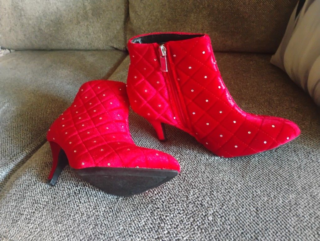 Reduced -->>>,;!!!!!Stand Out!! Size 6 These Are The Bomb