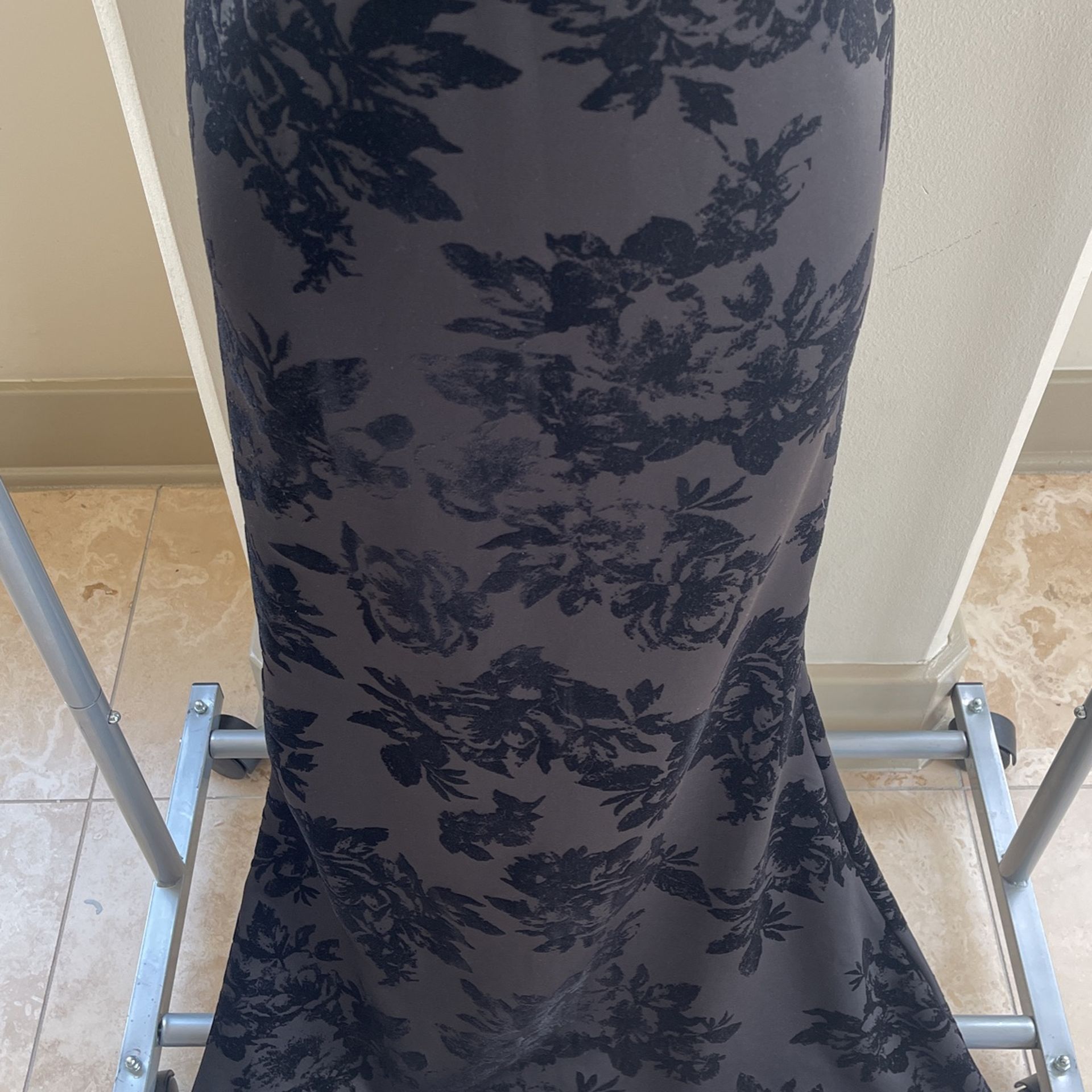 SZ. L - Ladies Black Velvet Floral Pattern Mermaid Dress
