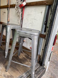 Set of two metal bar stools in good condition $35 Located Mount Dora Fla 32757