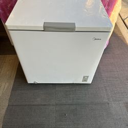 CHEST FREEZER