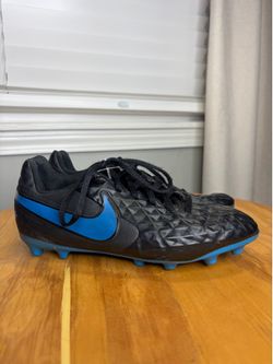 Youth Nike Tiempo Black/Blue Soccer Cleats Size 5Y