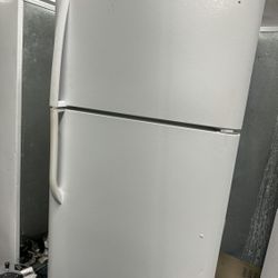 Frigidaire Freezer on Top Refrigerator Fridge FIRST COME