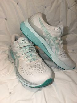 ASICS Gel-Kayano 28 // Women’s 9