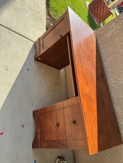 Work desk