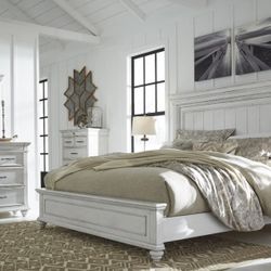 Kanwyn Whitewash Panel Bedroom Set

