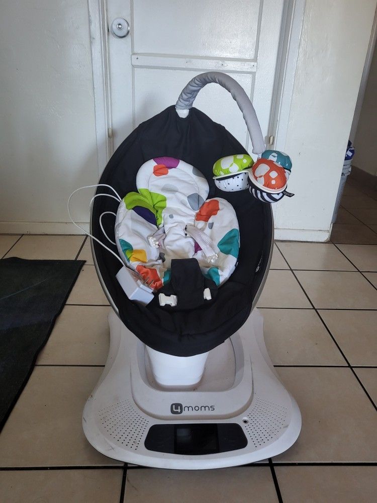 4 Moms  Classic Mamaroo Swing 