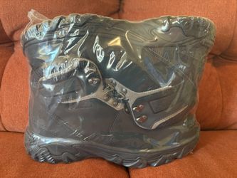 Brand New Larnmern Boots
