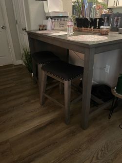 Dinning table with 2 bar stools