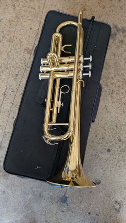 Bb trumpet with case and mouthpiece