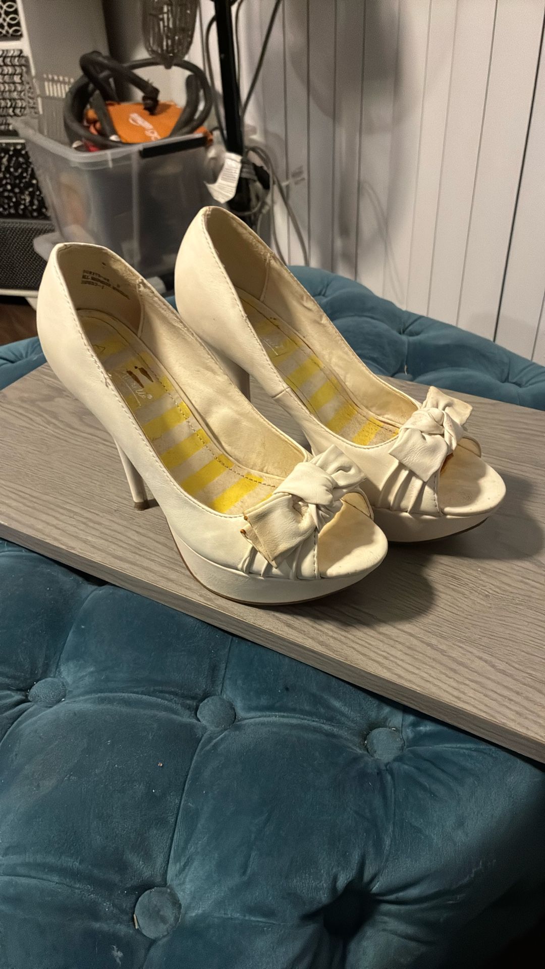 Anne Michelle heels, white leather size 8